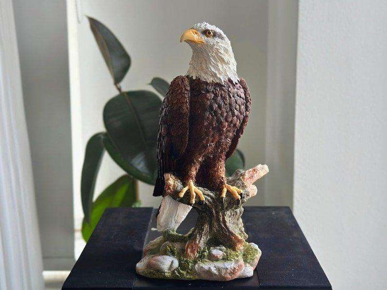 American Bald falcon Eagle sculpture