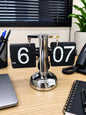 Automatic desktop clock