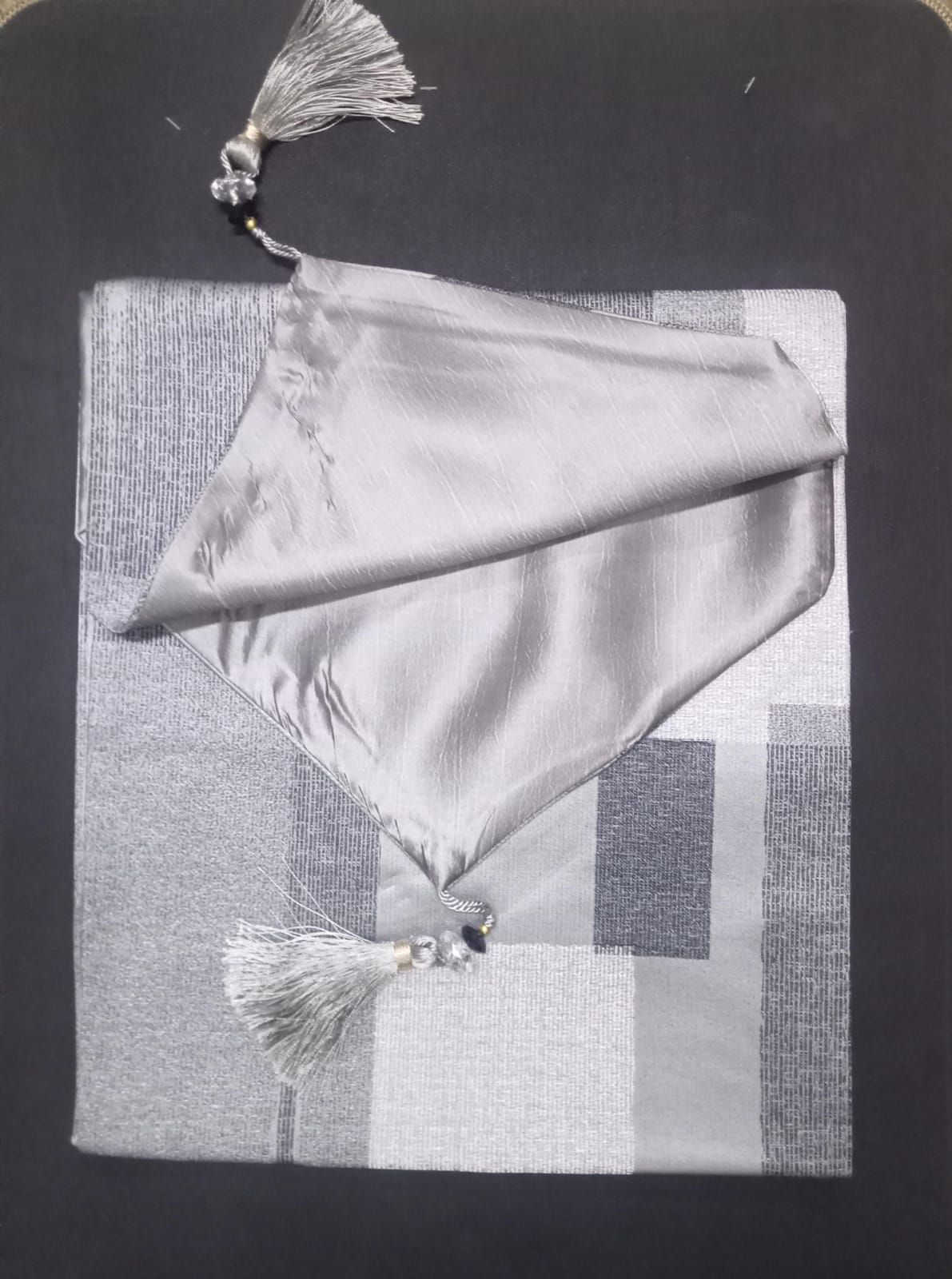 Table runner 35 cm by 210 cm