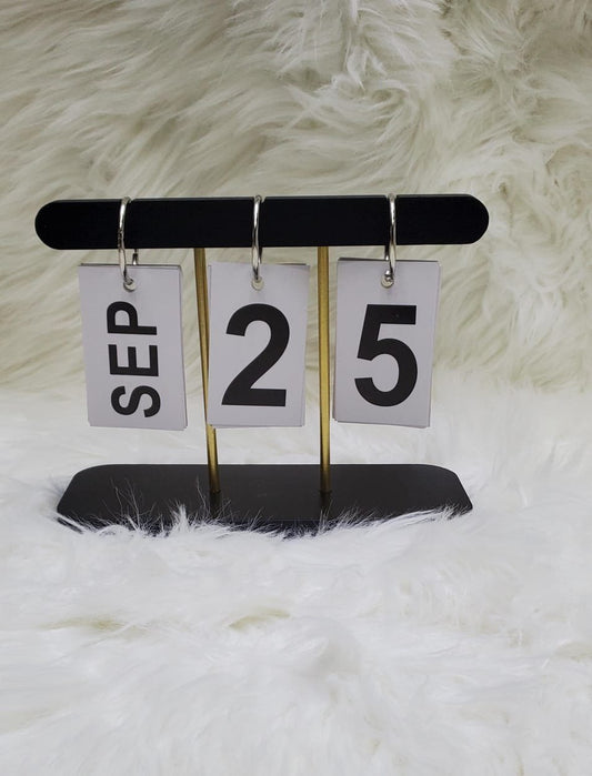 Perpetual Flip Calendar Wood Desk Calendar, Metal Frame Desk Calendar, Stylish Desktop Ornaments, Office Home Decoration (Black)