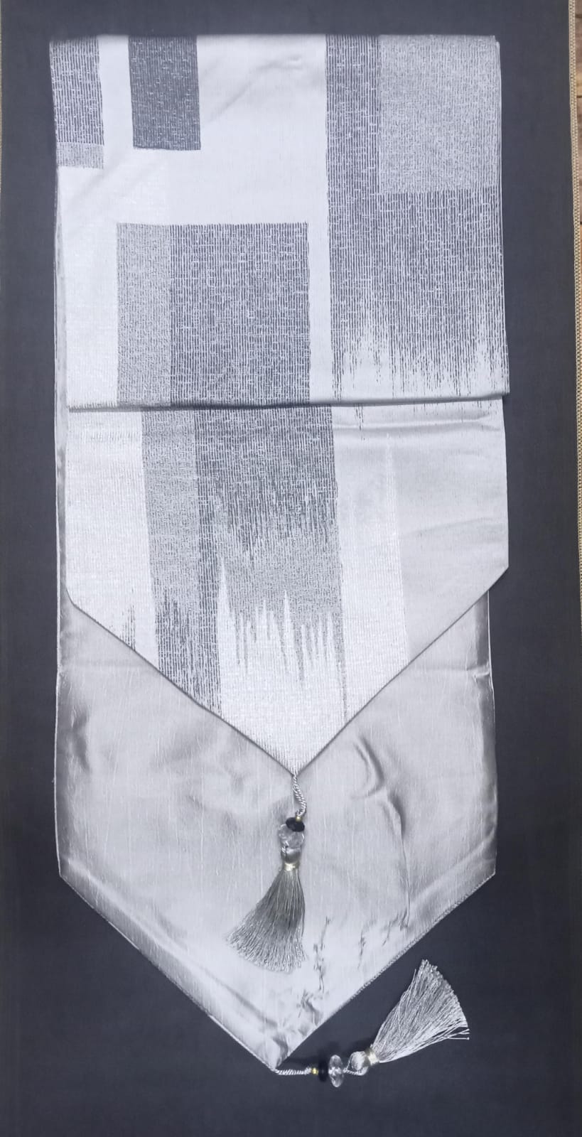 Table runner 35 cm by 210 cm