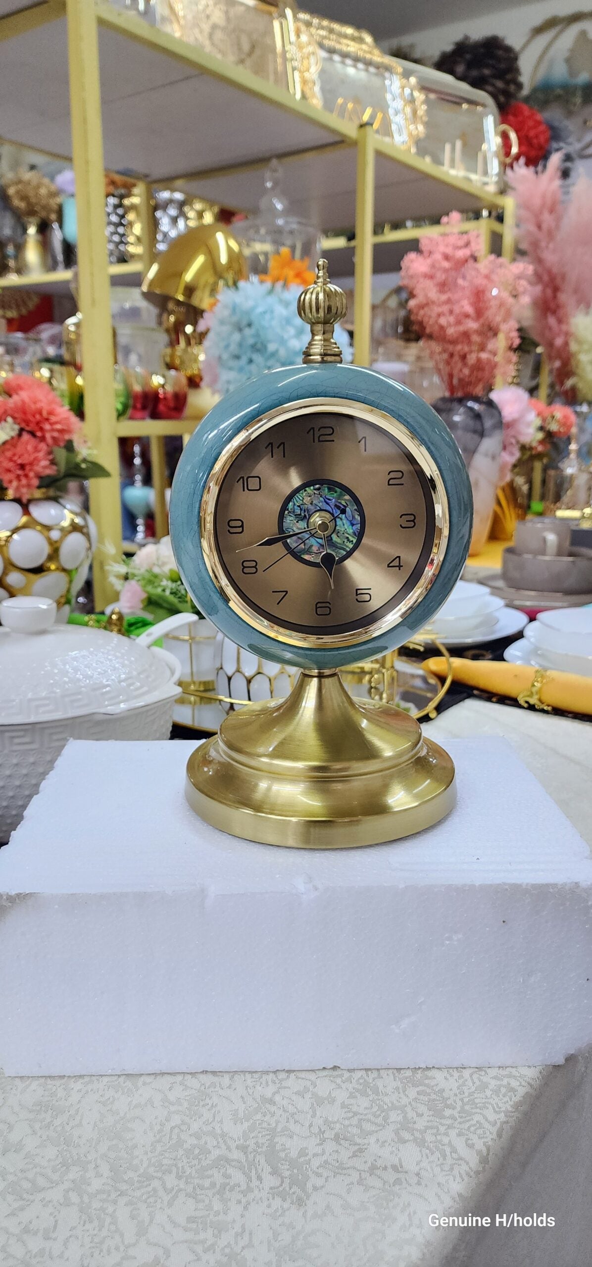 American Vintage Ceramic Fashion Desk Clock European Creative Desk Clock Home Furnishing TV Cabinet Clock